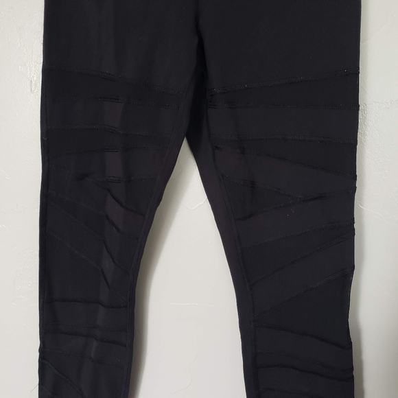 Lululemon Black High Times Tech Cropped Leggings Sz 6 Mesh Front Ankle Length - Picture 8 of 9